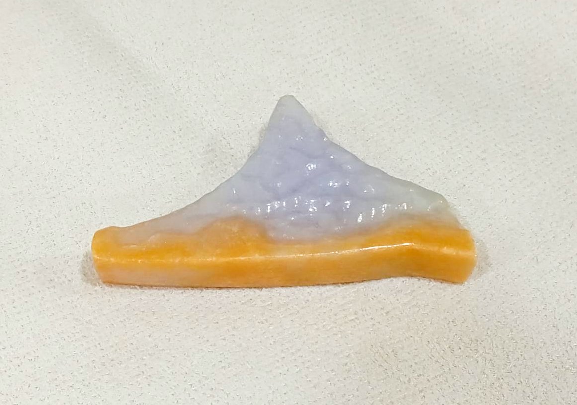 紫帶黃小山翡翠擺飾