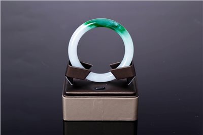 A38白底陽綠青手鐲